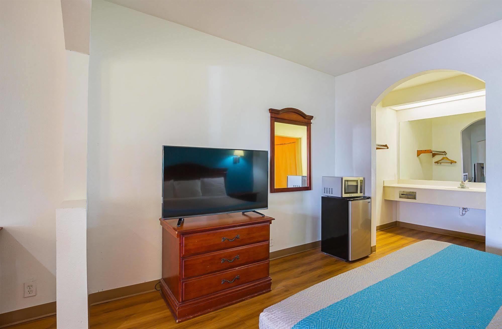 Island Inn By Oyo Galveston Beach, Tx Экстерьер фото